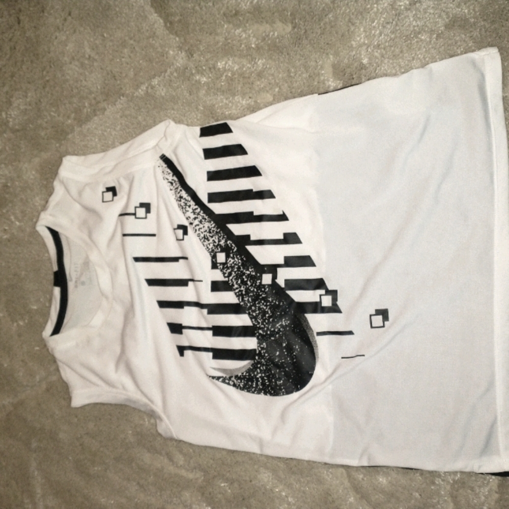 Nike dri fit youth boys large